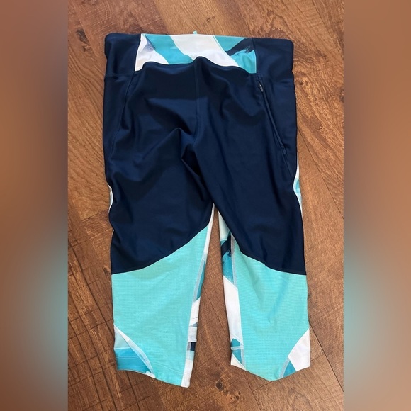 Under Armour crop compression leggings Sz large - Picture 5 of 8